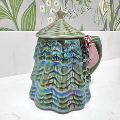 Anthropologie Merry Luster Tree Lidded Mug Holly Green Holiday Christmas ANTHROPOLOGIE - KOEEK