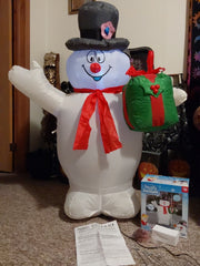Frosty The Snowman Greeter w/ Xmas Gift Inflatable Airblown Gemmy 3.5ft Light Up GEMMY - KOEEK