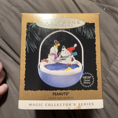 1995 Hallmark Keepsake Magic Ornament Motion Light PEANUTS in Box Joe Cool Lot HALLMARK - KOEEK