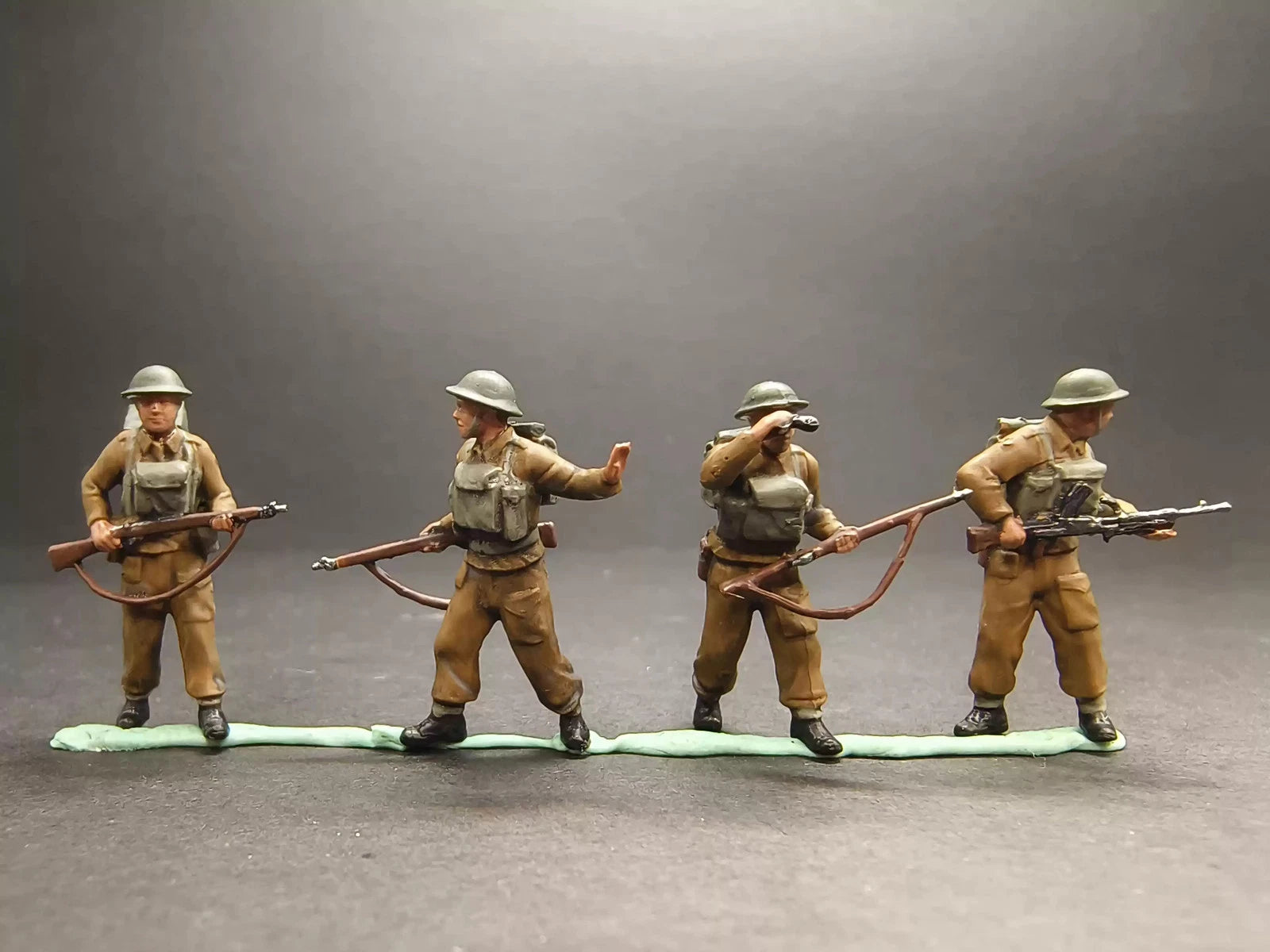1/72 Scale WWII British Recon Team 4PCS Painted Soldiers Model No Stand Base 07FC0E-D4 - KOEEK