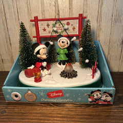 ! Disney Christmas Mickey & Minnie Mouse Animated Lighted Campfire Musical DISNEY - KOEEK
