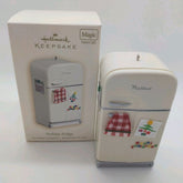 2007 Hallmark Keepsake Ornament “Holiday Fridge” Magic with Light- HALLMARK - KOEEK