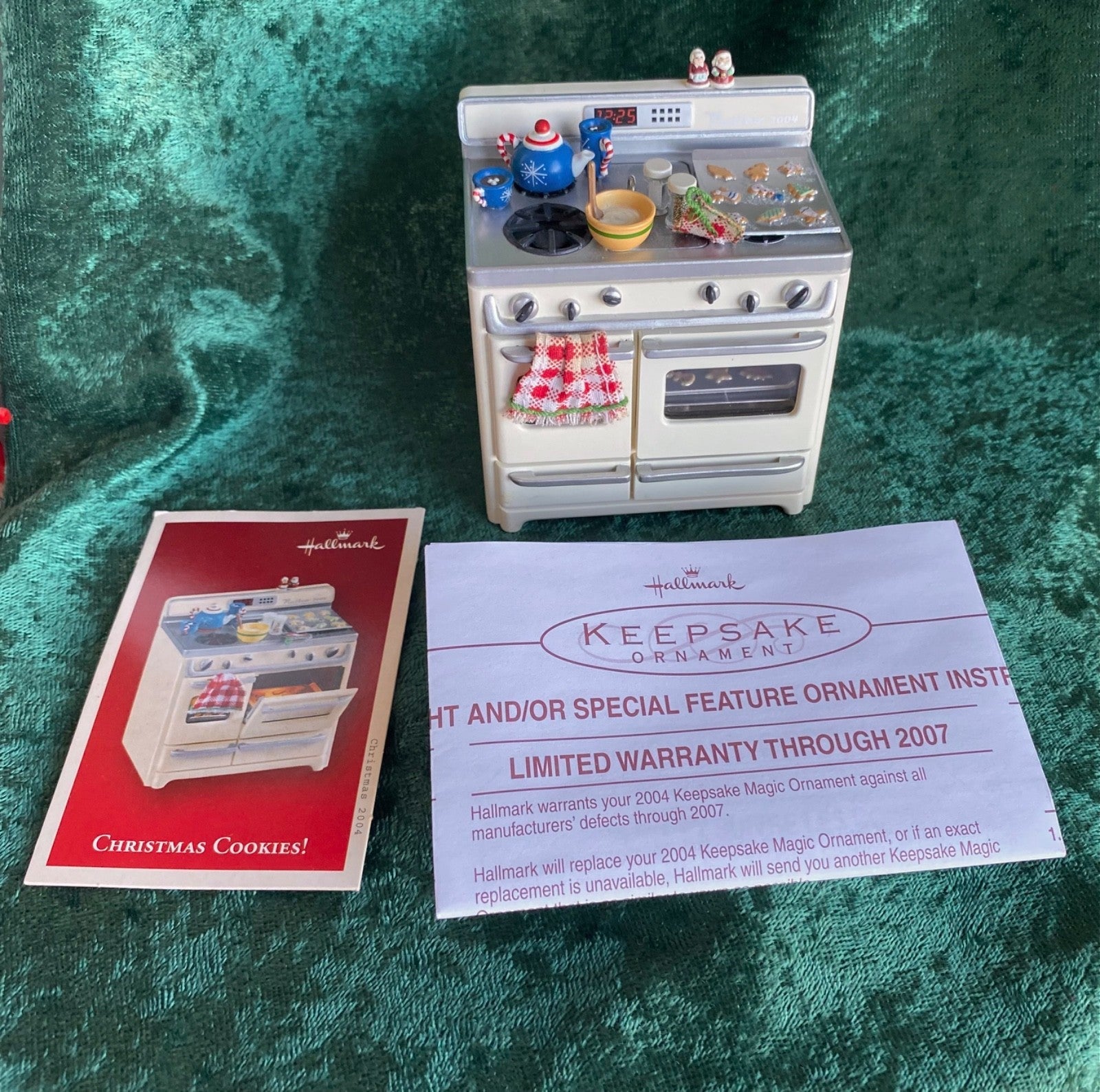 2004 Hallmark Ornament — Christmas Cookies! - Oven Lights Up - NIB - FREE SHIP HALLMARK - KOEEK