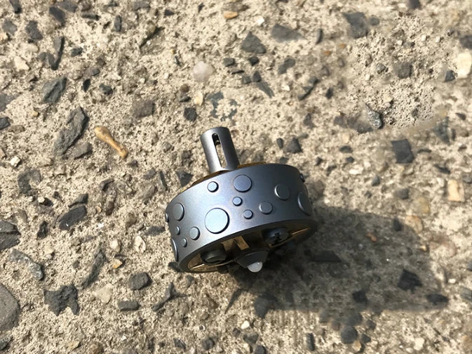 Titanium Alloy Hand Twisting Spinning Top Gyro Gyroscope Spinner Toys 07FC0E-D4 - KOEEK