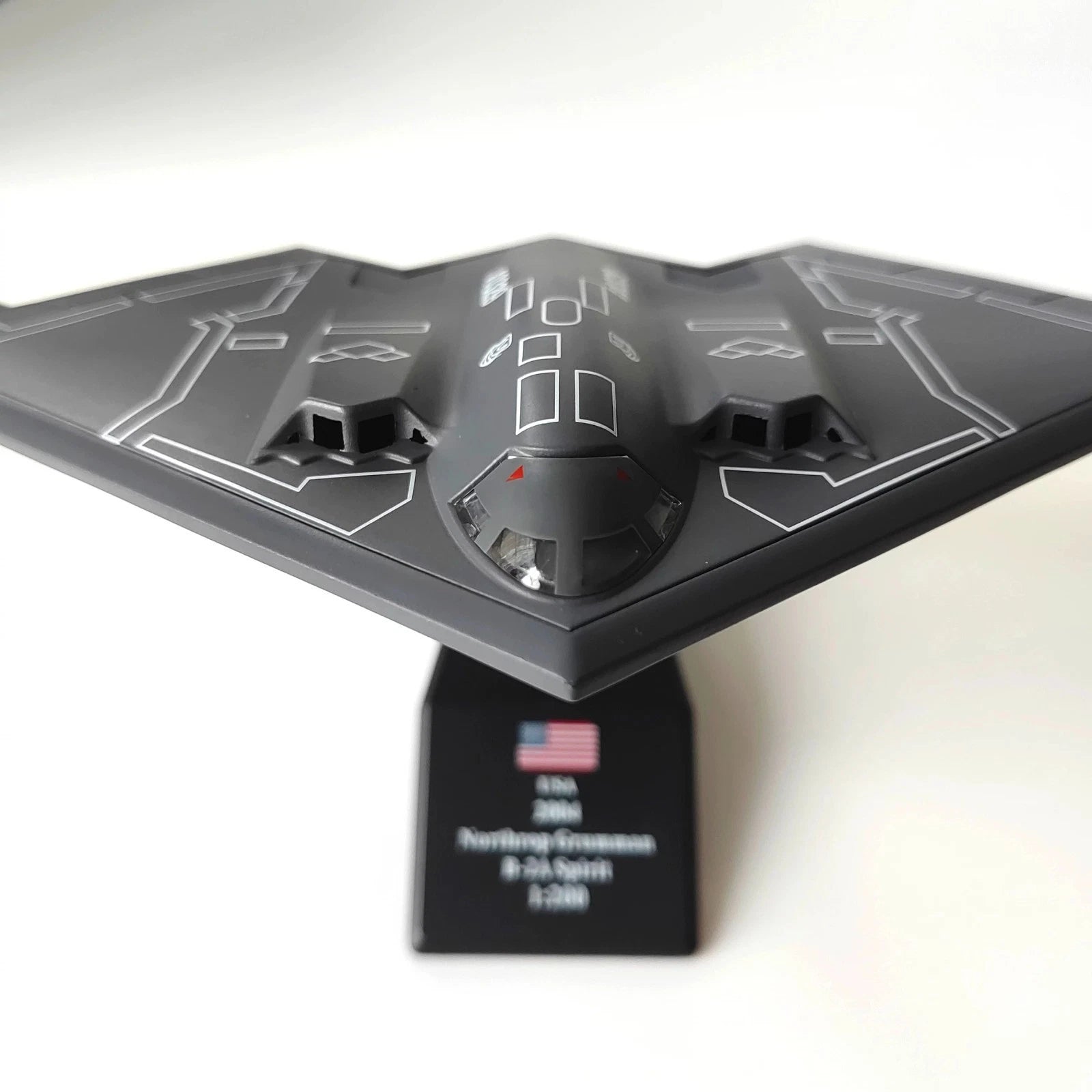 1/200 B-2 Spirit Stealth Bomber Diecast Model Finished Display Stand 07FC0E-D4 - KOEEK