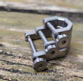 EDC Creative D Type Buckle Titanium Alloy Horseshoe Buckle car Keychain Tool Toy 07FC0E-D4 - KOEEK