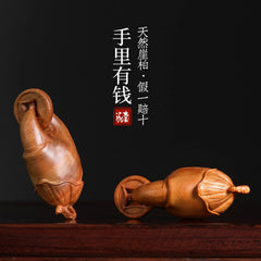 Hand-Held Money-Themed Crab Claw Decorative Item, Charm Wood Carving 07FC0E-D4 - KOEEK