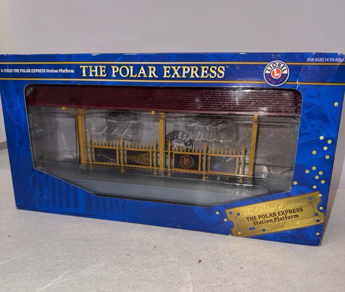 Lionel 6-37829 Lighted Polar Express S or O Scale Train Station Platform / LIONEL - KOEEK
