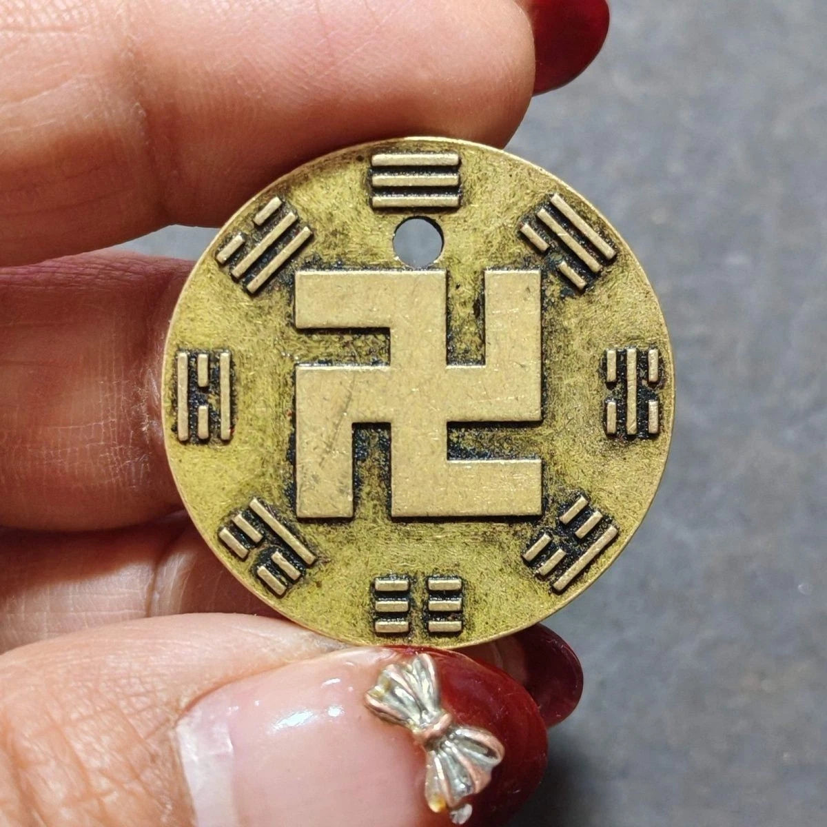 Retro China Old Copper Swastika Coin Eight Trigrams Pendant Amulet Coin 07FC0E-D4 - KOEEK