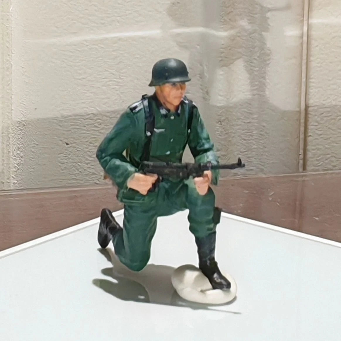 WW2 German Soldier Kneeling Firing 1/35 Resin Figure Hand Painted Model 07FC0E-D4 - KOEEK
