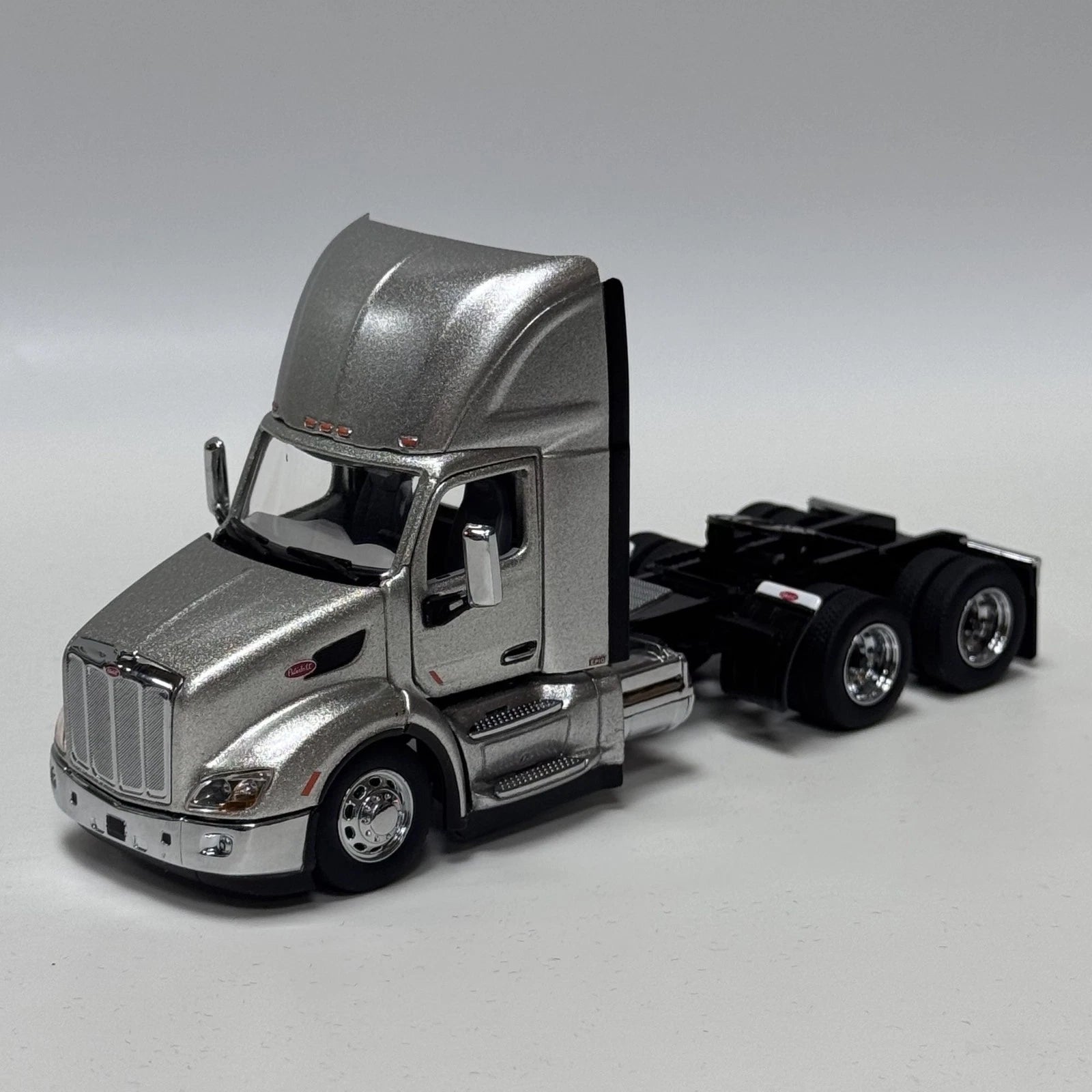 1/50 Peterbilt 579 Truck Alloy Model, Doors & Hood Open, Minor Flaw Display 07FC0E-D4 - KOEEK