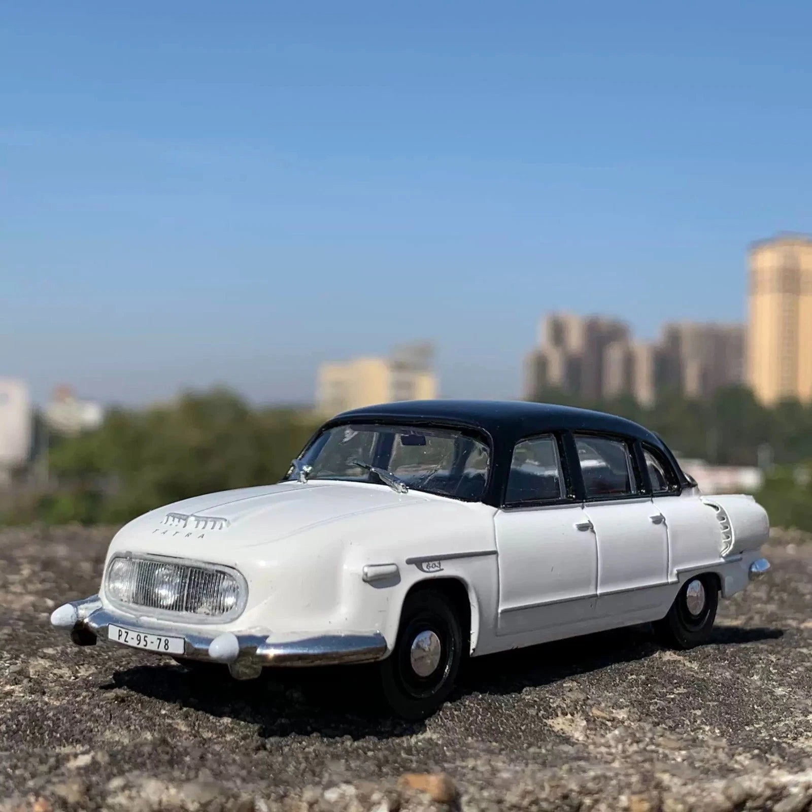 1:43 Tatra 603 White Vintage Car Model Soviet Era Diecast BodyPlasticChassis12CM 07FC0E-D4 - KOEEK