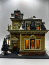 Heartland Valley Village Deluxe Porcelain Lighted House Christmas Family Dinner HEARTLAND - KOEEK