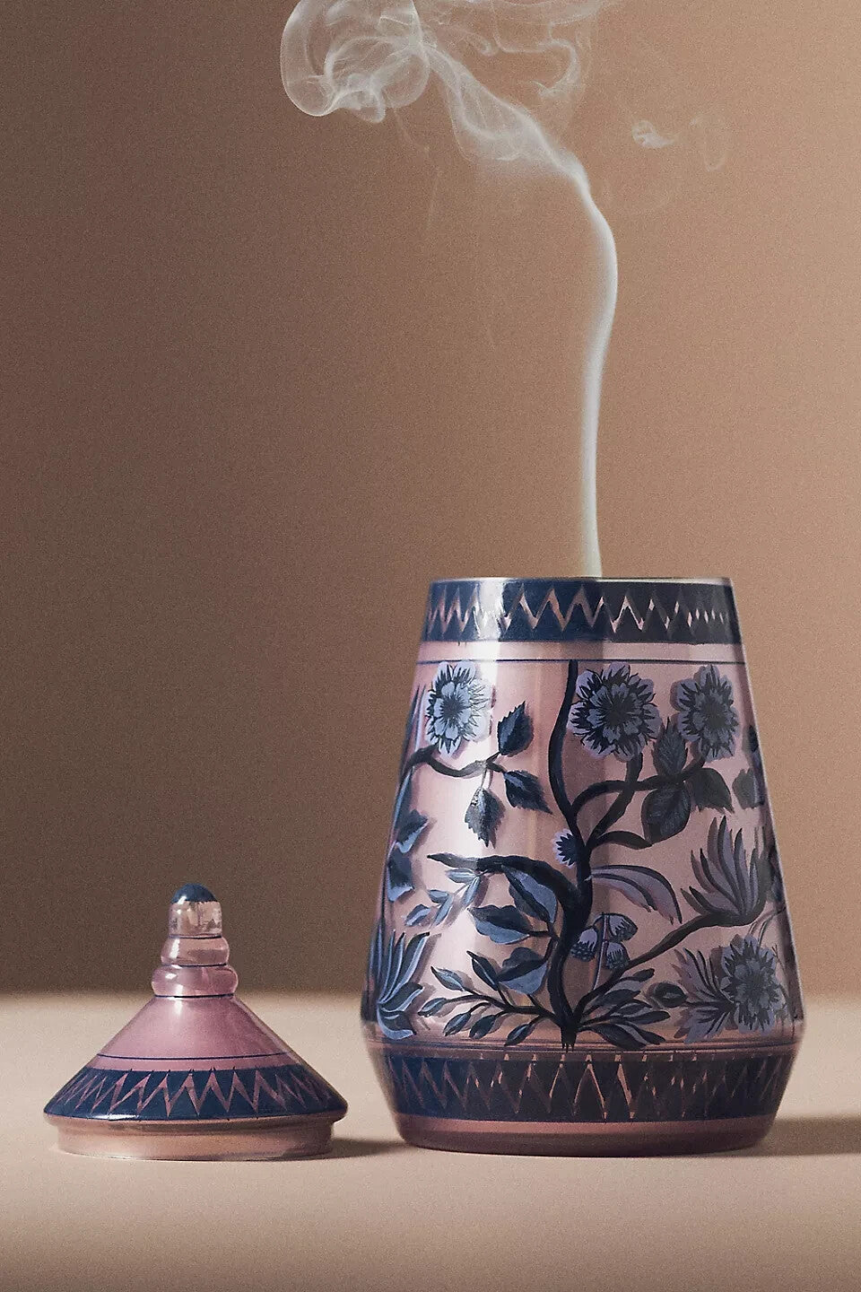 ANTHROPOLOGIE ANA ROSE & OUD GLASS CANDLE LARGE 21.65 OZ ~ 68 HOUR BURN TIME ANTHROPOLOGIE - KOEEK