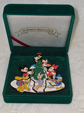 Disney Christmas Characters Decorating Tree puzzle pin DISNEY - KOEEK