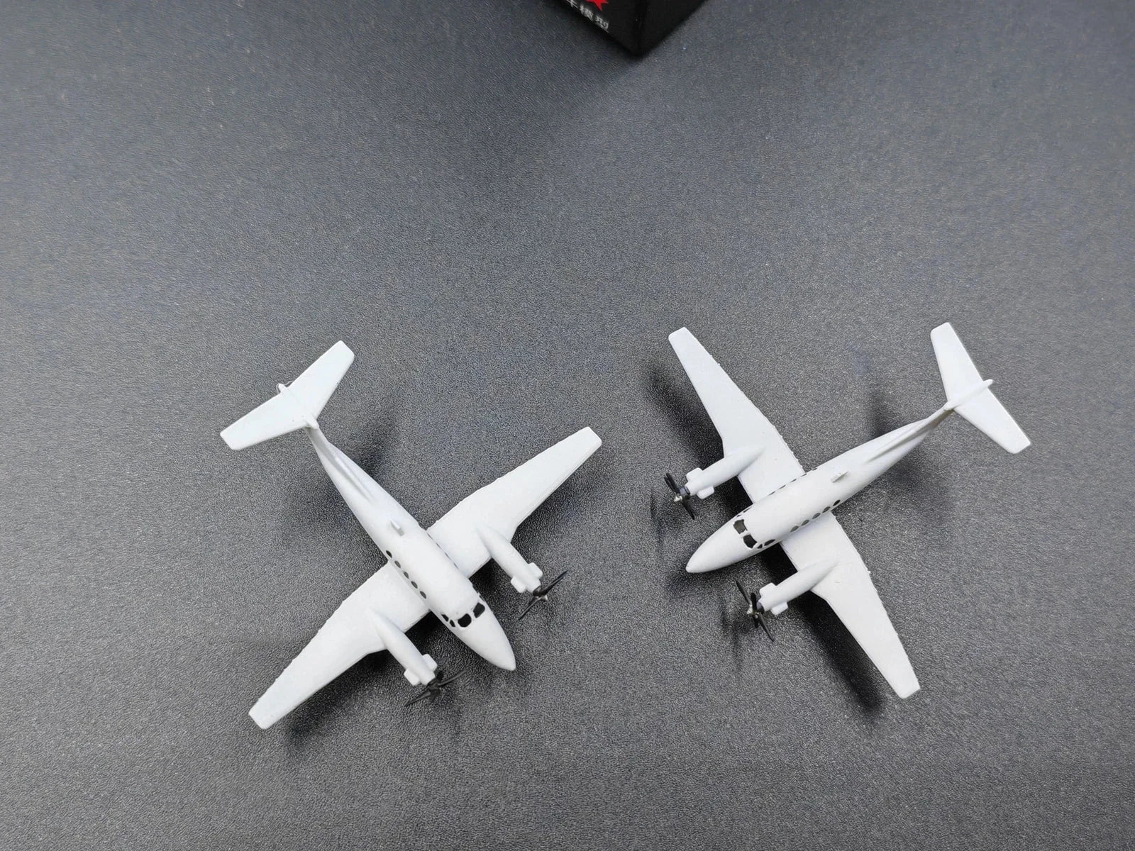 1/400 US Beechcraft B200 "King of the Air" Light Business Jet Model 07FC0E-D4 - KOEEK [2]