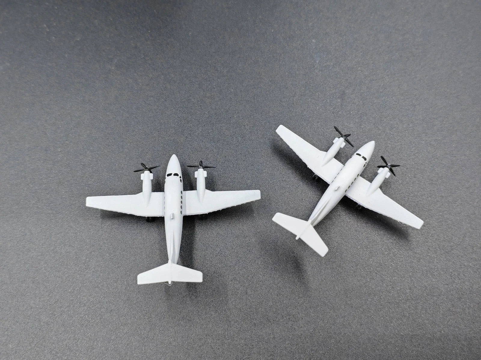 1/400 US Beechcraft B200 "King of the Air" Light Business Jet Model 07FC0E-D4 - KOEEK [7]