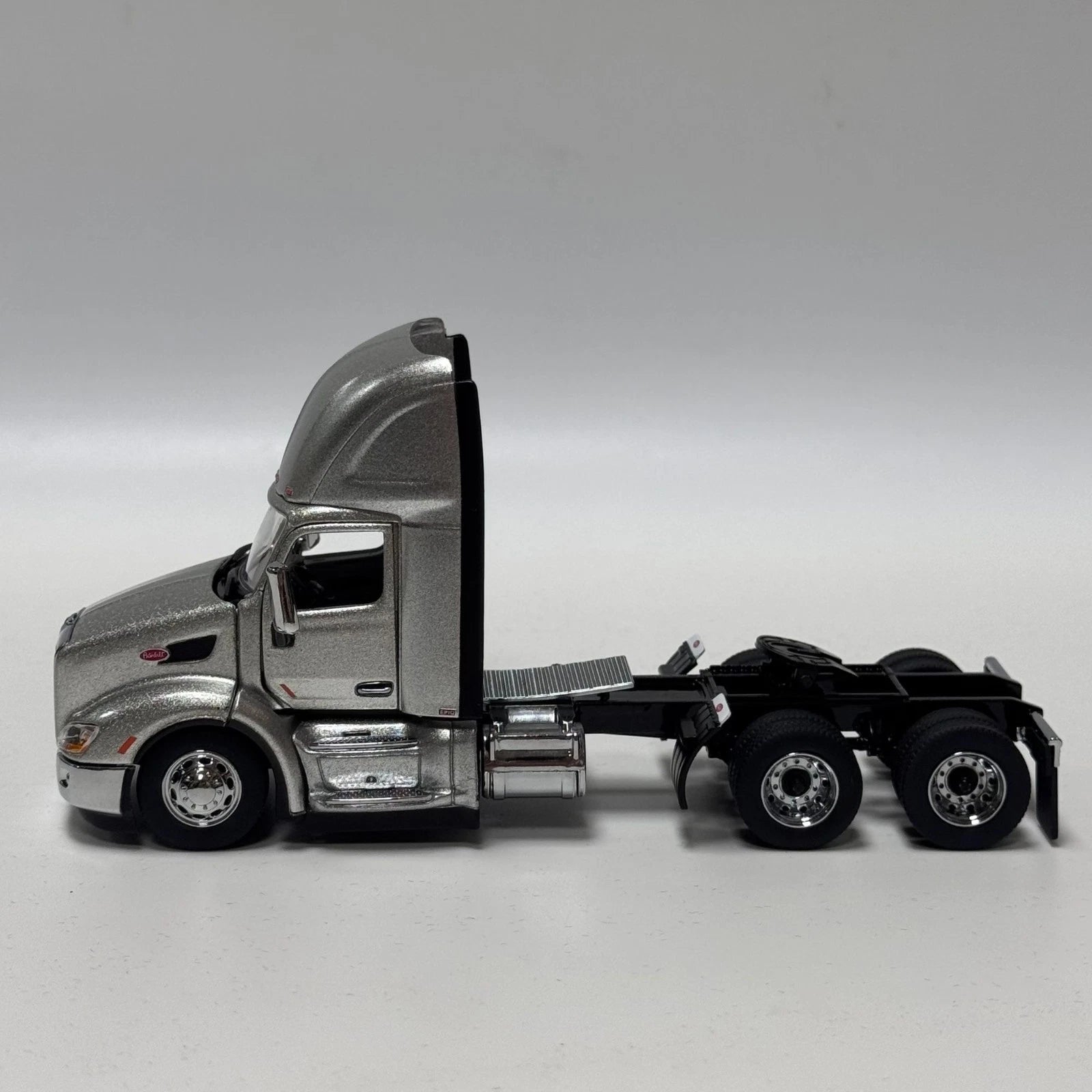 1/50 Peterbilt 579 Truck Alloy Model, Doors & Hood Open, Minor Flaw Display 07FC0E-D4 - KOEEK