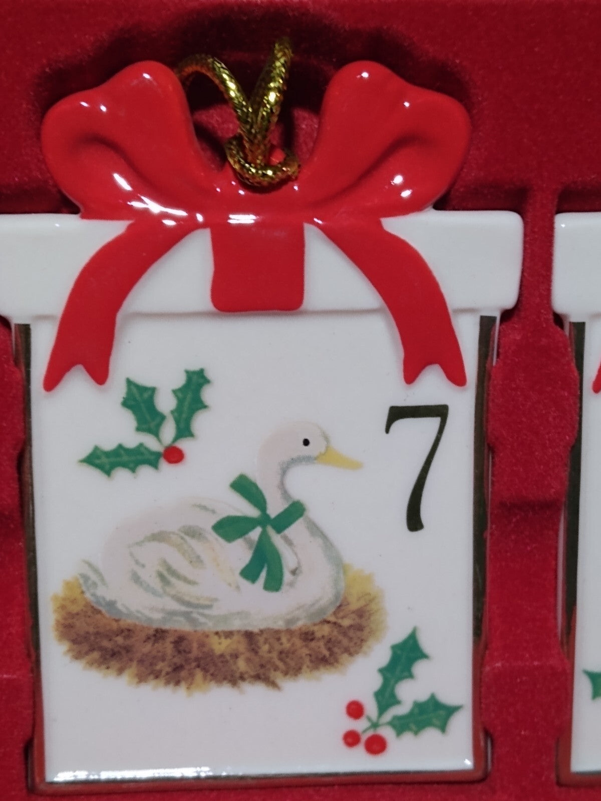 Lenox 12 Days Of Christmas Ornaments Set Of (12) m.s.r.p is $160.00 LENOX - KOEEK