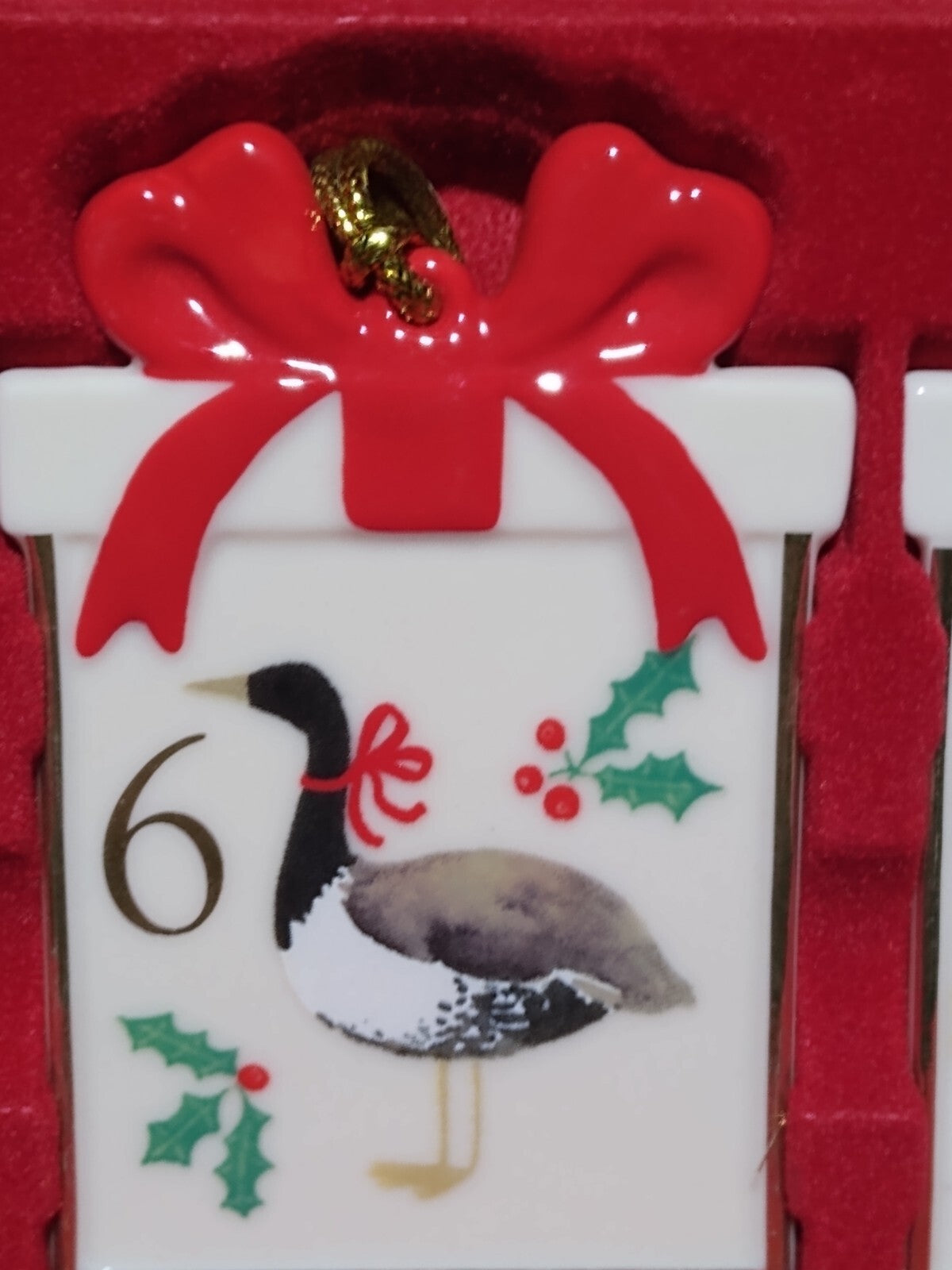 Lenox 12 Days Of Christmas Ornaments Set Of (12) m.s.r.p is $160.00 LENOX - KOEEK