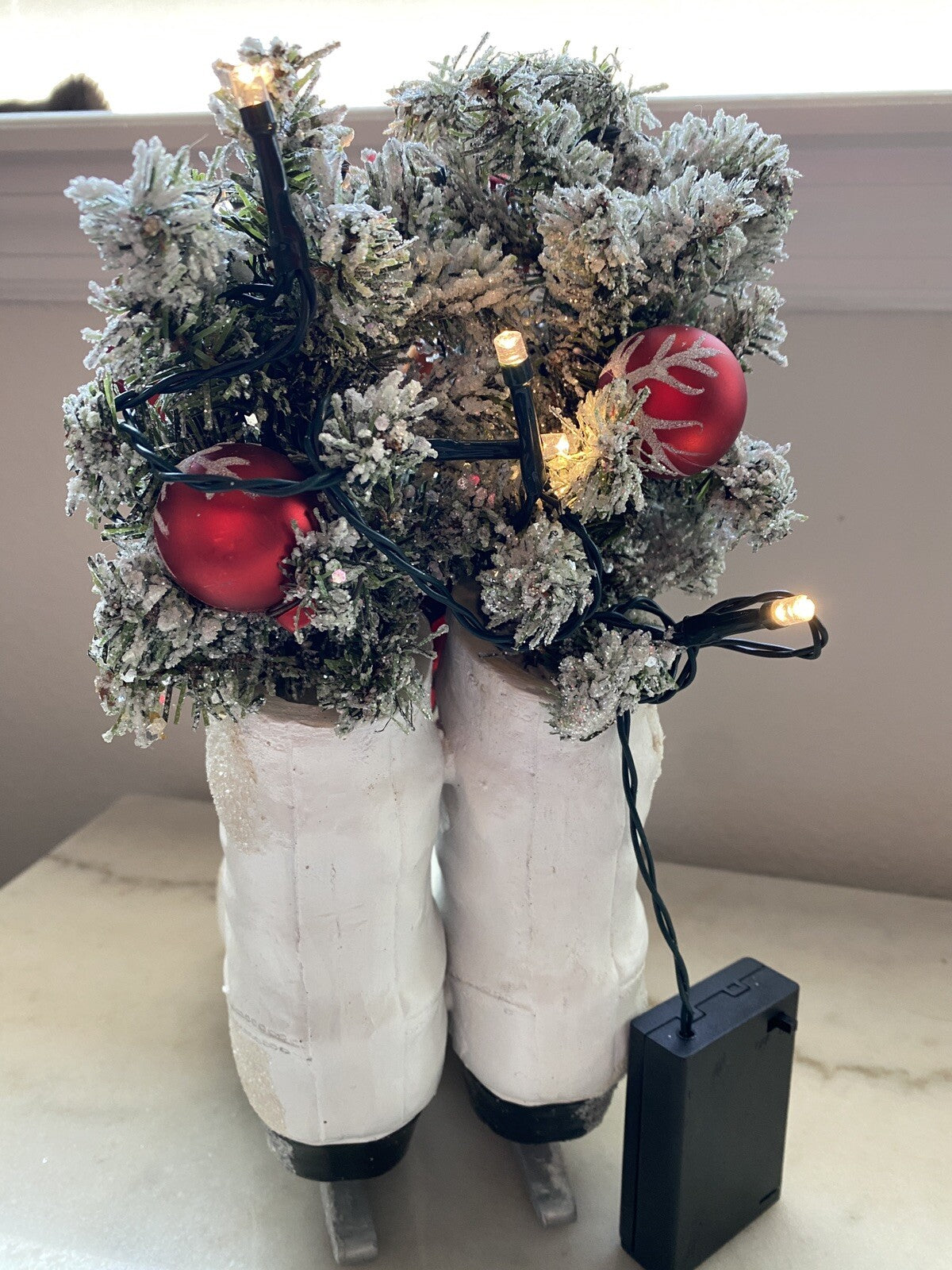 ! HSN Winter Lane Cardinal ICE SKATES FIGURE CHRISTMAS DECOR LIGHTS UP! CARDINAL - KOEEK