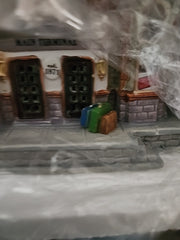 2001 Lemax Caddington Village Porcelain Lighted House Grand Junction Station NOB LEMAX - KOEEK