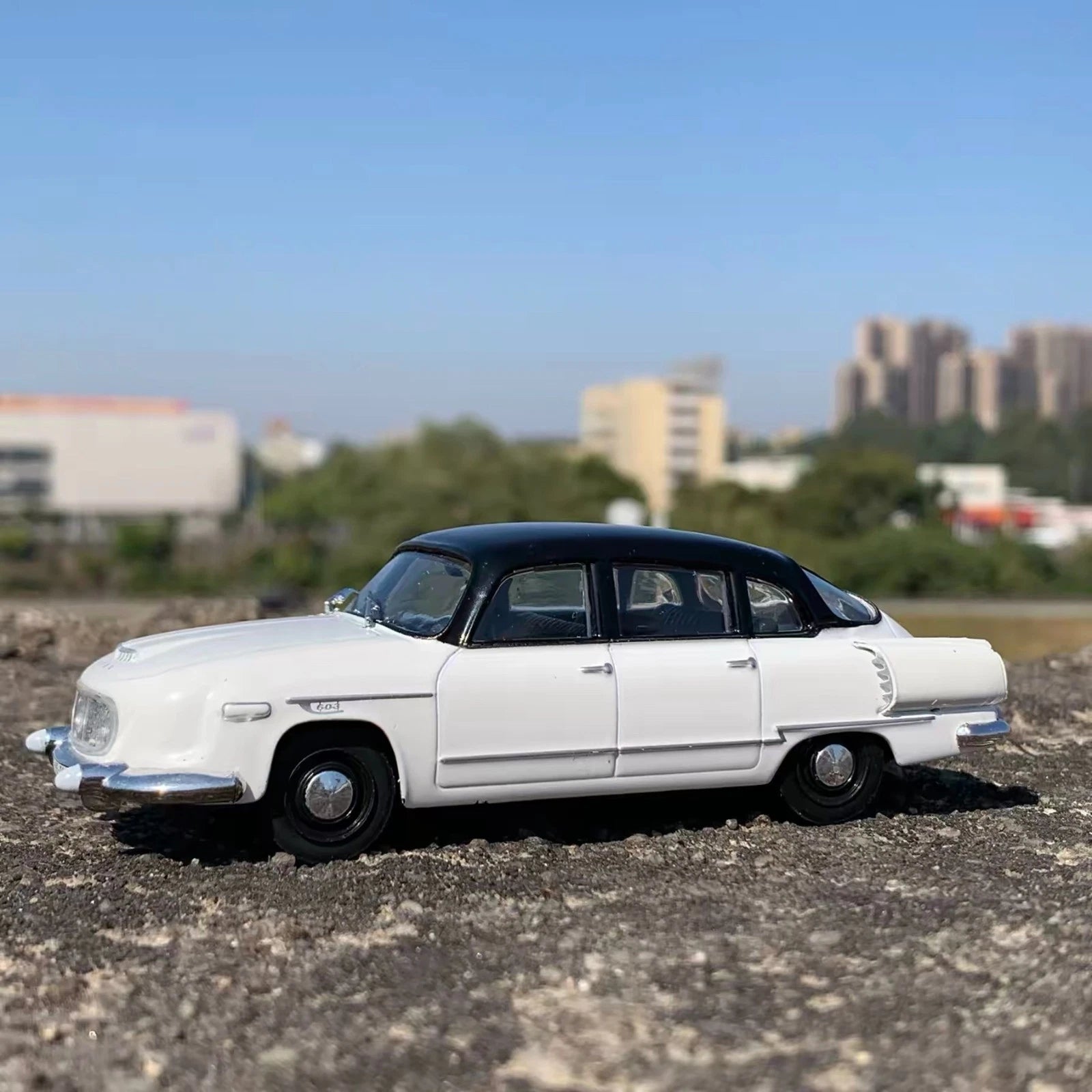1:43 Tatra 603 White Vintage Car Model Soviet Era Diecast BodyPlasticChassis12CM 07FC0E-D4 - KOEEK