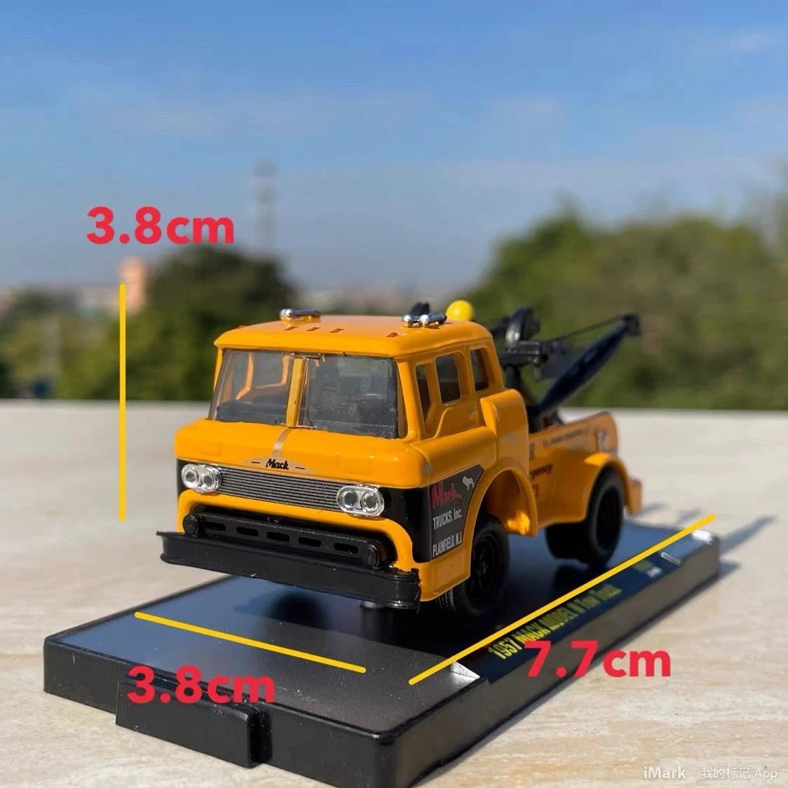 Mack 1:64 Diecast American Truck Model w/ Display Base & Box, Collectible Gift 07FC0E-D4 - KOEEK