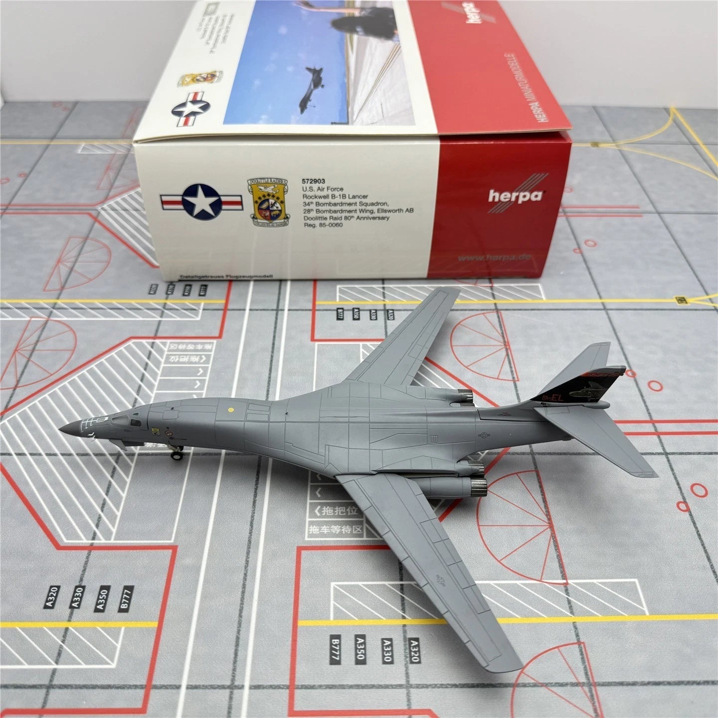 STOCK Herpa Wings 1/200 USAF B-1B Lancer, alloy bomber model 572903 Collection 07FC0E-D4 - KOEEK