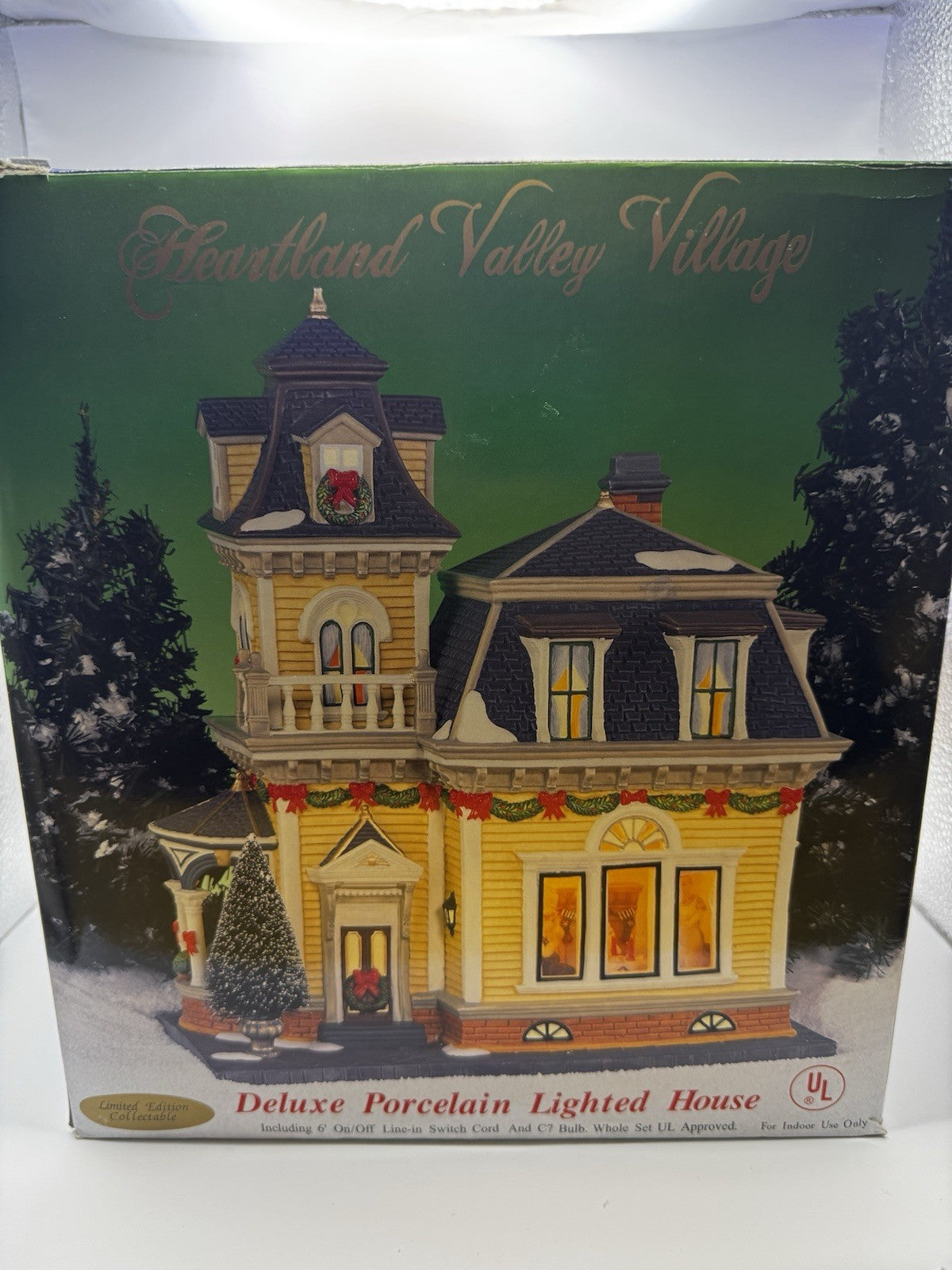 Heartland Valley Village Deluxe Porcelain Lighted House Christmas Family Dinner HEARTLAND - KOEEK