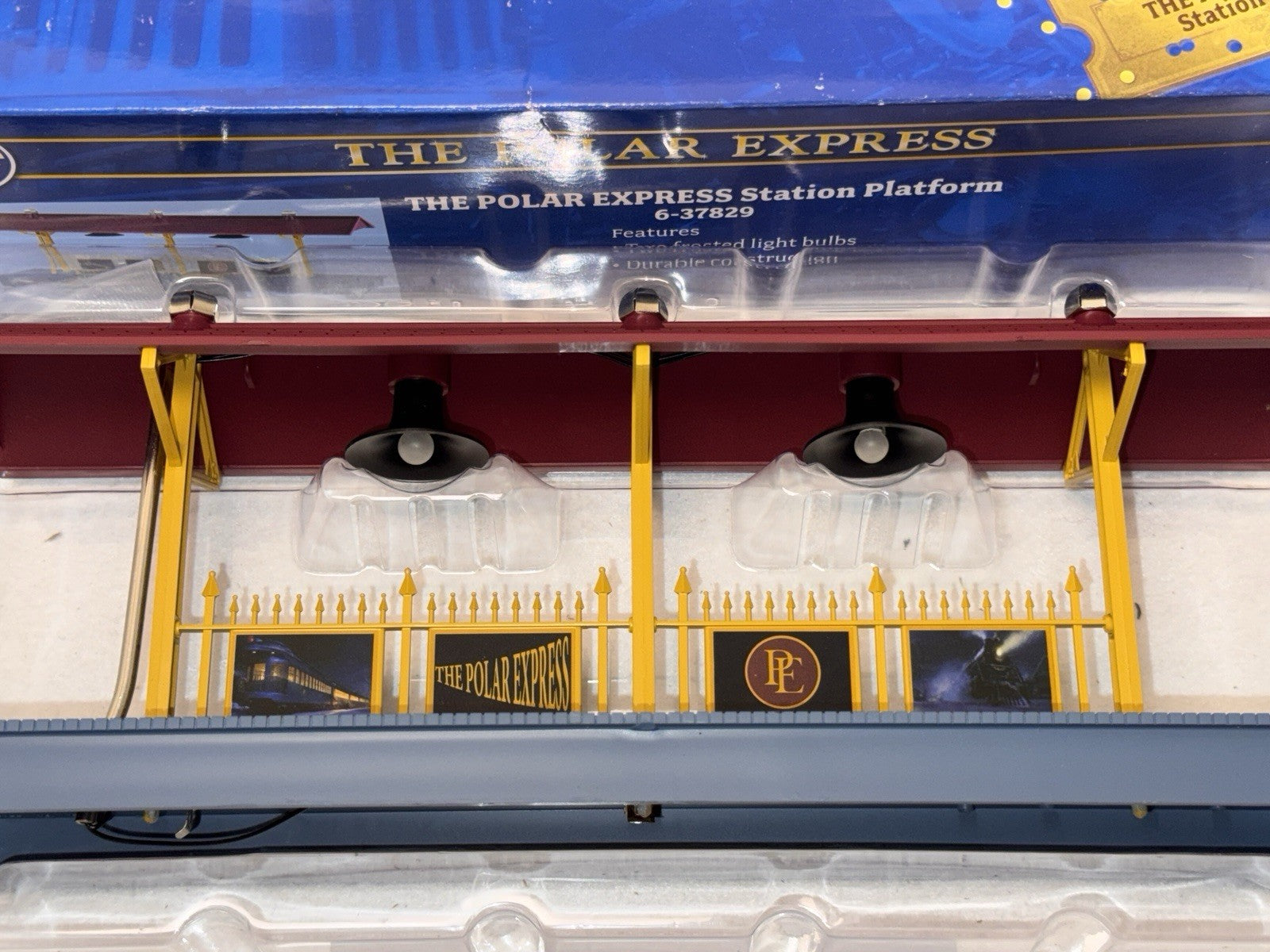 Lionel 6-37829 Lighted Polar Express S or O Scale Train Station Platform / LIONEL - KOEEK