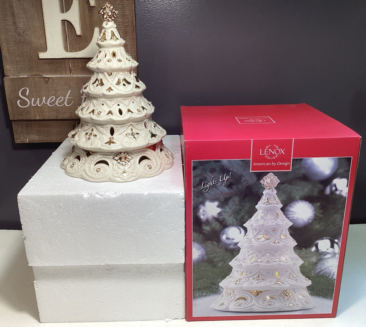 Lenox 'FLORENTINE & PEARL Lighted Christmas Tree in pierced porcelain 10" LENOX - KOEEK