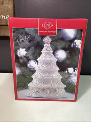 Lenox 'FLORENTINE & PEARL Lighted Christmas Tree in pierced porcelain 10" LENOX - KOEEK