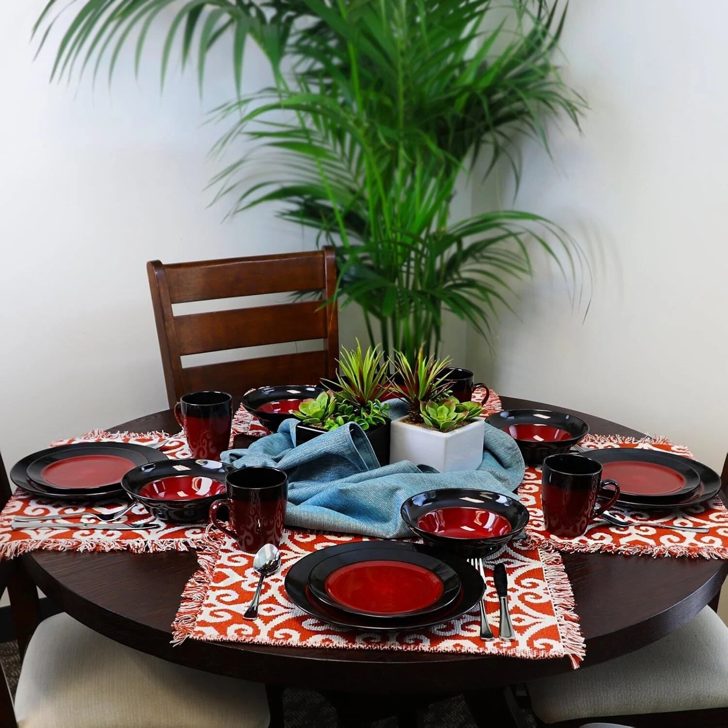 Round Stoare Two Tone Dinnerware Set, 16 Piece, Bright Red and Black 07FC0E-D4 - KOEEK