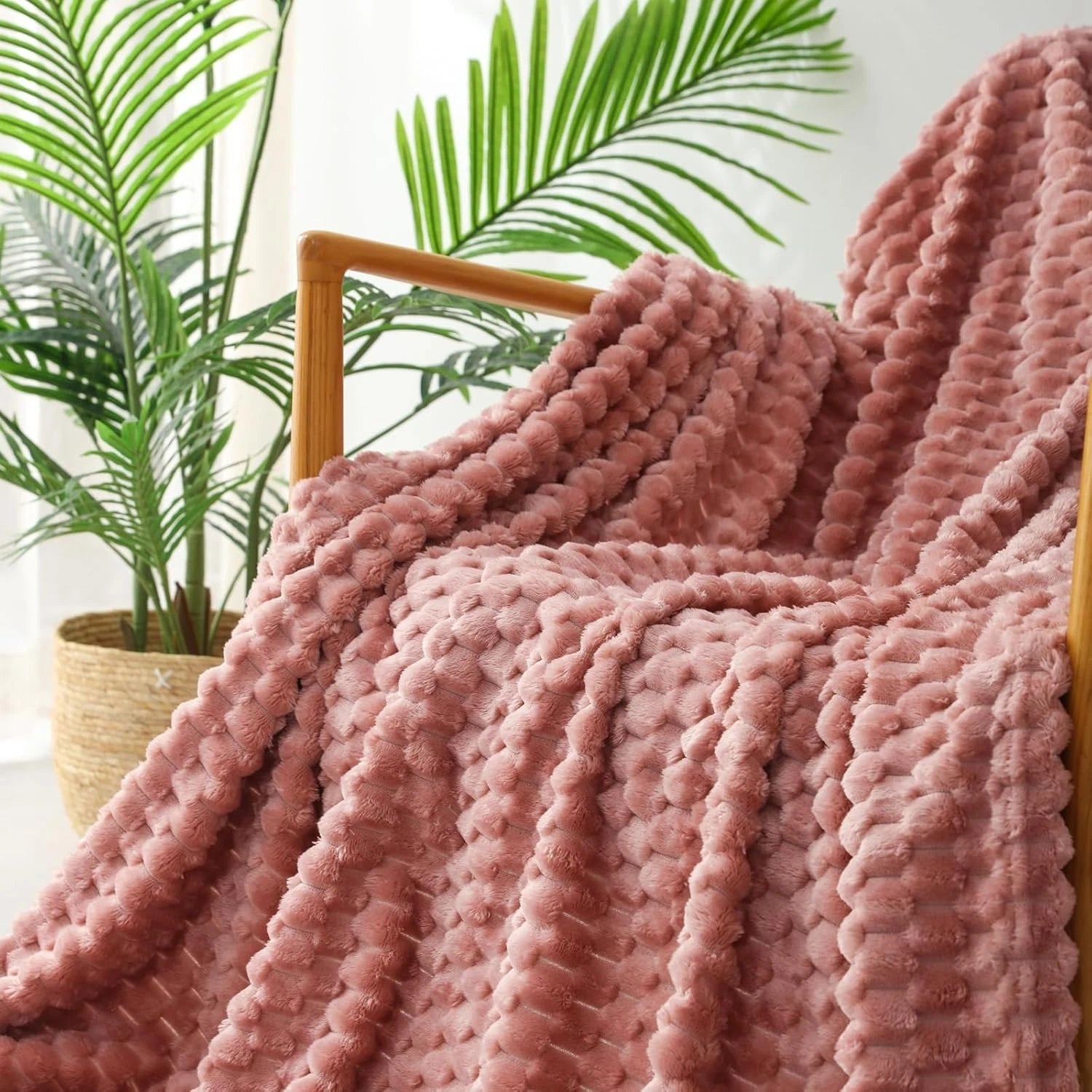Double-sized soft plush blanket, 60x80 inches, soft comfortable, and lightweight 07FC0E-D4 - KOEEK