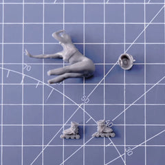 1/35 Resin Figure Model Kit Roller Skates Girl In Helmet Unassembled Unpainted 07FC0E-D4 - KOEEK
