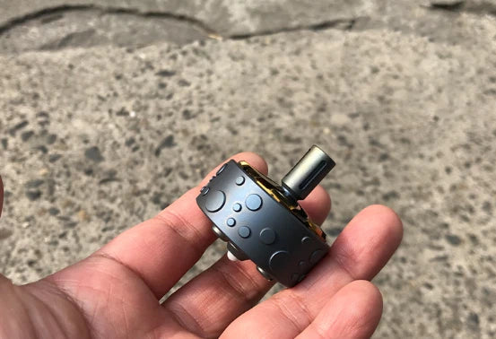 Titanium Alloy Hand Twisting Spinning Top Gyro Gyroscope Spinner Toys 07FC0E-D4 - KOEEK
