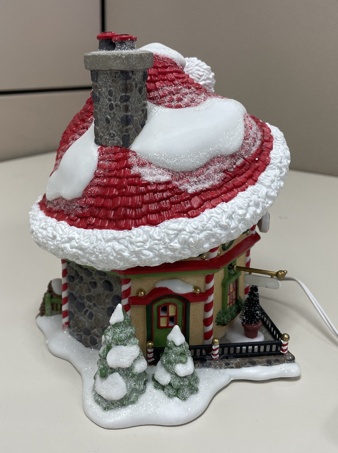 Department 56 56795 Santa’s Hat Inn Christmas Lighted House DEPARTMENT 56 - KOEEK