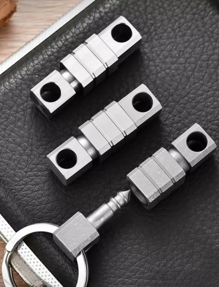 Titanium Alloy Quick Release Swivel Keychain EDC Tool Buckle with Double Keyring 07FC0E-D4 - KOEEK
