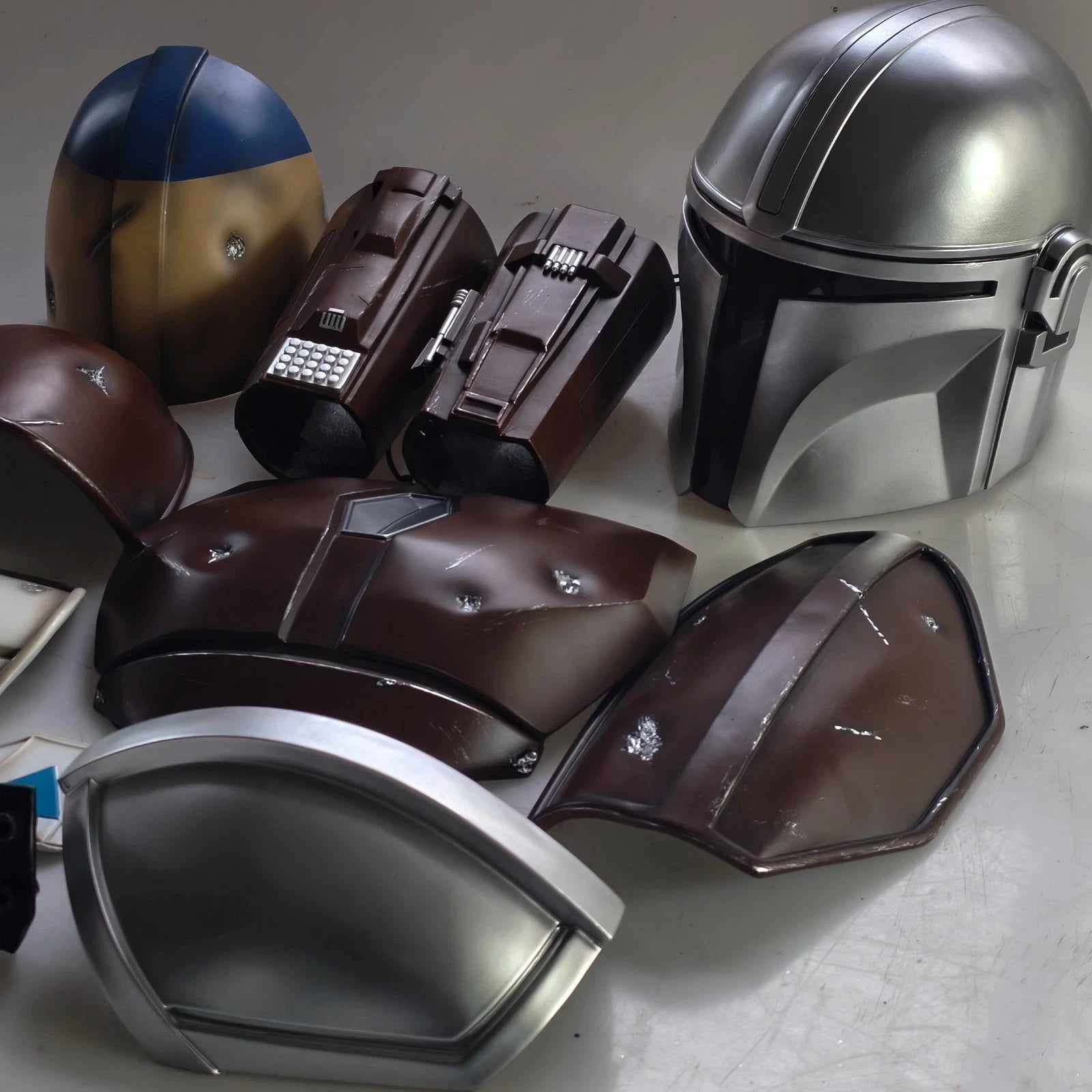 The Mandalorian Din Djarin FRP Arm Thigh Armor Breastplate Cosplay Helmet Props 07FC0E-D4 - KOEEK
