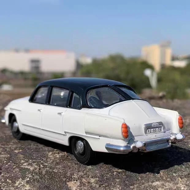 1:43 Tatra 603 White Vintage Car Model Soviet Era Diecast BodyPlasticChassis12CM 07FC0E-D4 - KOEEK