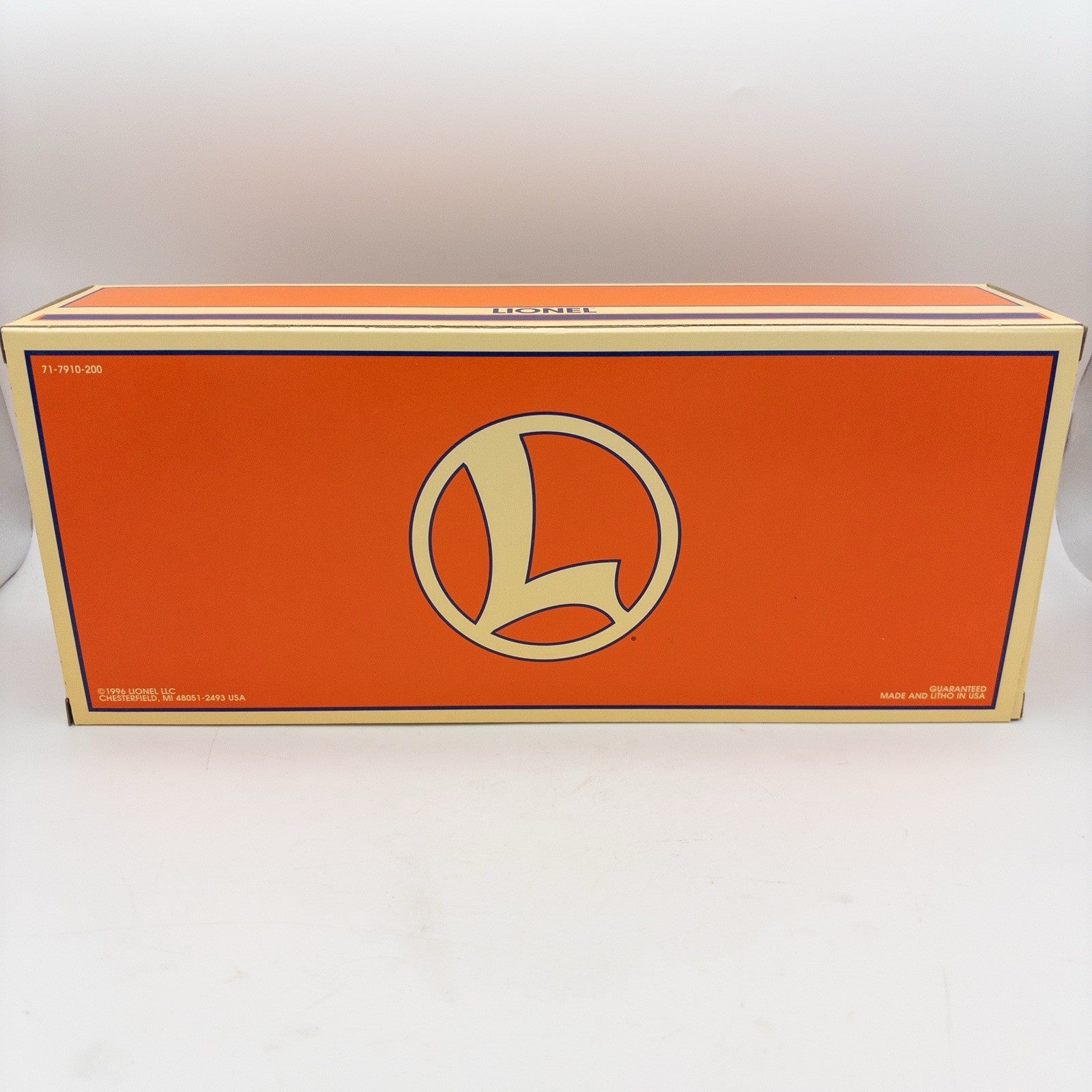 Lionel Christmas Boxcar w/Lights #6-26706 O Gauge Train Car  NIB LIONEL - KOEEK