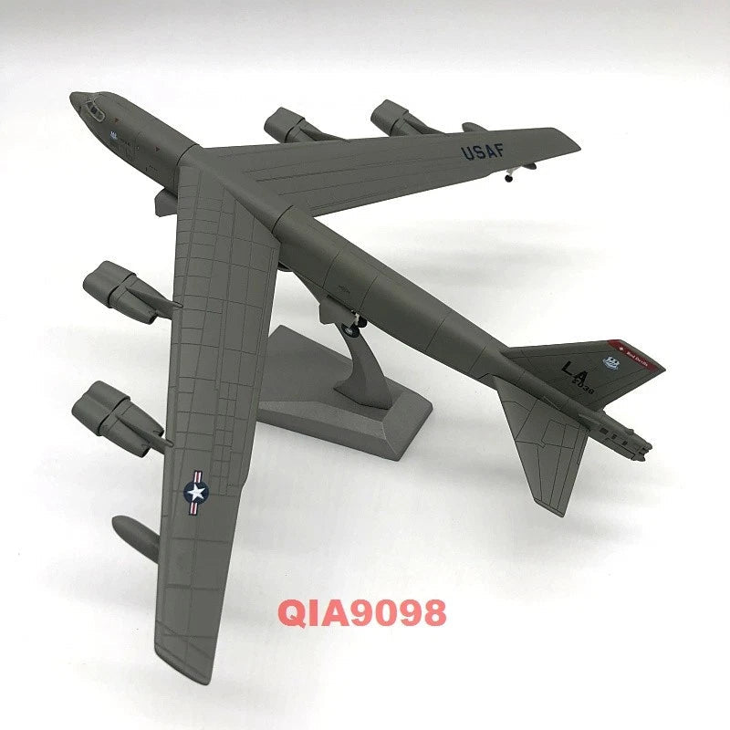 1/200 Scale US Boeing B-52 Strategic Bomber Aircraft Metal + Plastic Model 07FC0E-D4 - KOEEK