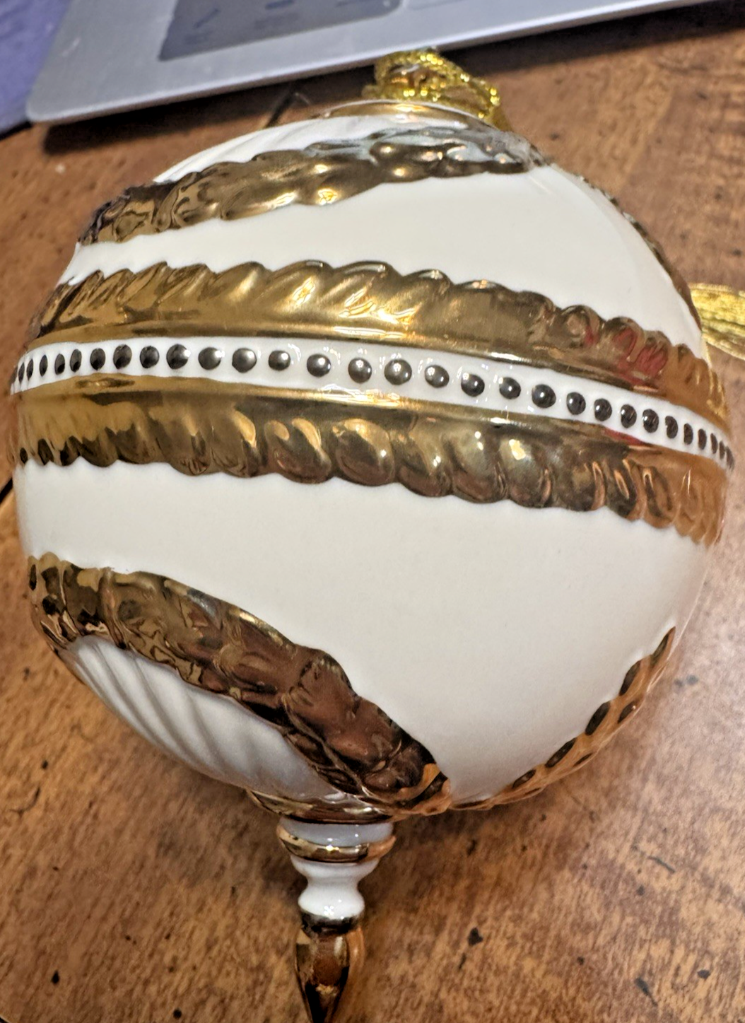 LENOX 2011 Annual Christmas Ball Ornament Porcelain Gold Garland Swag - MINT LENOX - KOEEK