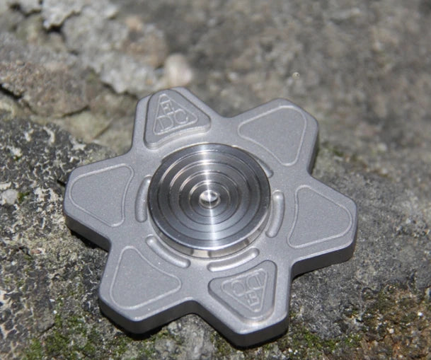 Titanium Alloy Hand Twisting Spinning Top Gyro Gyroscope Bearing Spinner Toy 07FC0E-D4 - KOEEK
