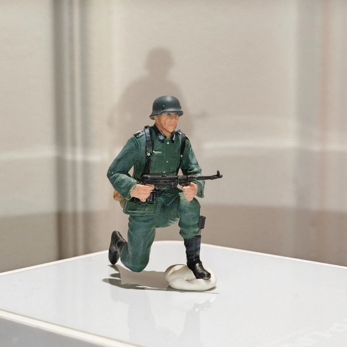 WW2 German Soldier Kneeling Firing 1/35 Resin Figure Hand Painted Model 07FC0E-D4 - KOEEK