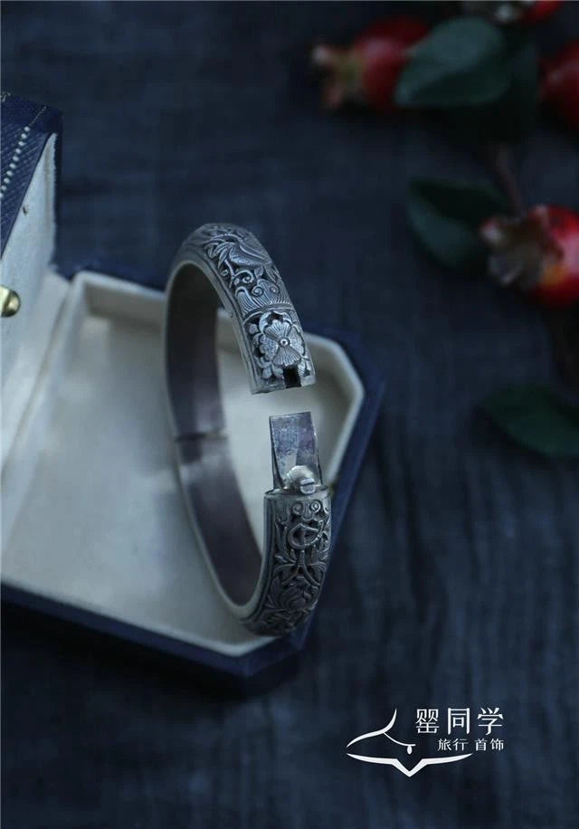 Women Palace Style Retro Distressed Hollow Buckle Floral Bracelet 07FC0E-D4 - KOEEK