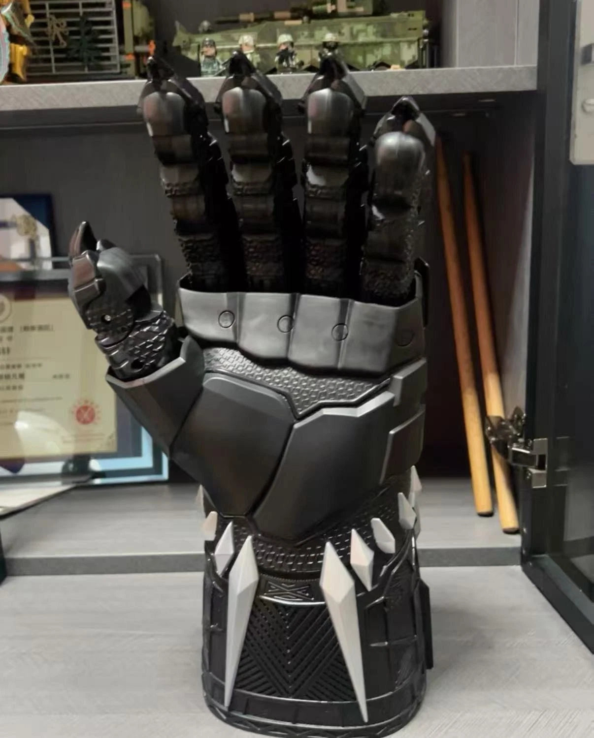 Black Panther Infinity Gauntlet Articulated Light-Up Sound Effects Cosplay Prop 07FC0E-D4 - KOEEK