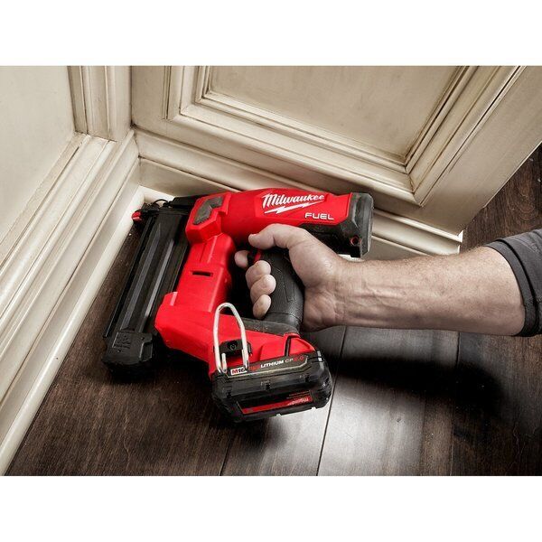 ny Milwaukee Tool 2746-20 M18 Fuel 18 Gauge Brad Nailer (kun værktøj)