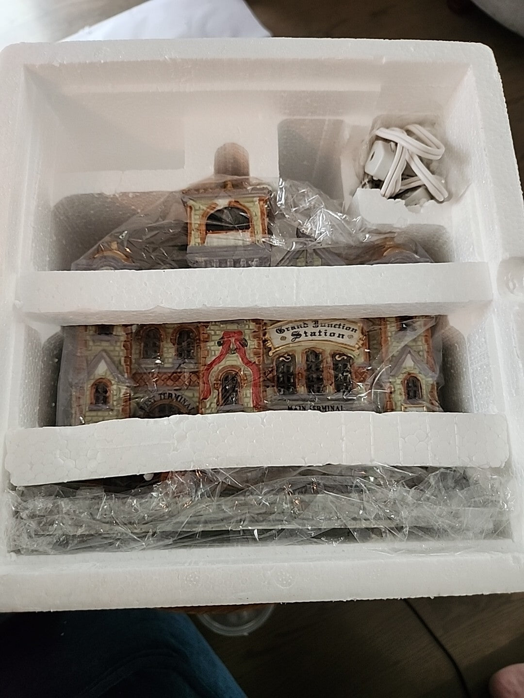 2001 Lemax Caddington Village Porcelain Lighted House Grand Junction Station NOB LEMAX - KOEEK